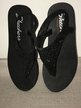 Skechers Cali Meditation Rock Crown Rhinestone Thong Sandals sz 8